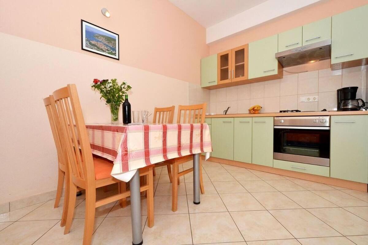 Apartments Sima Трогір Екстер'єр фото