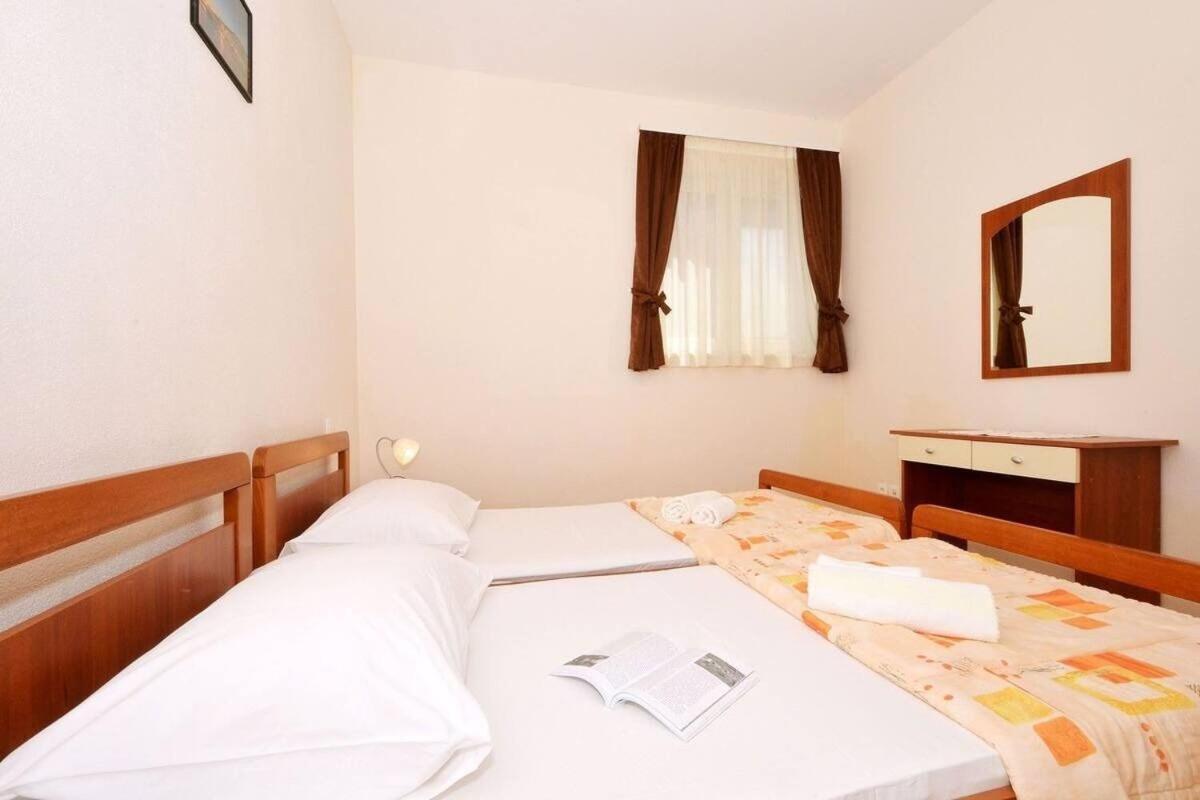 Apartments Sima Трогір Екстер'єр фото